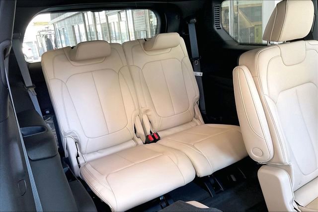New 2026 Jeep Grand Cherokee L Limited w/ Limited Altitude Package AWD/4WD image 17