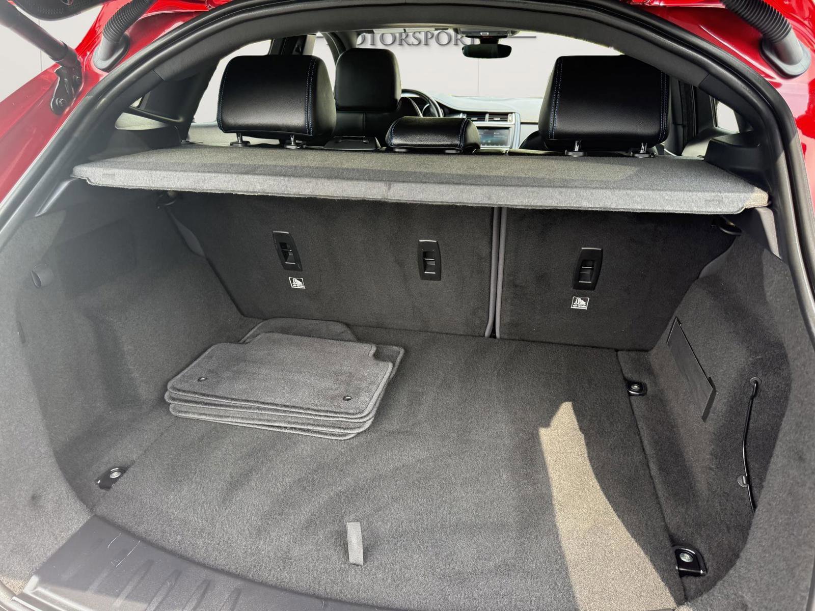 Used 2019 Jaguar E-PACE R-Dynamic SE image 31