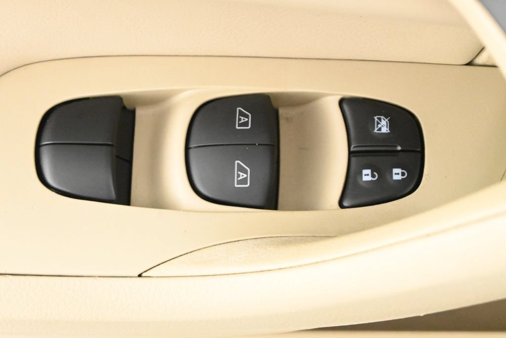 Used 2016 Nissan Altima 2.5 SL w/ Moonroof Package FWD image 27
