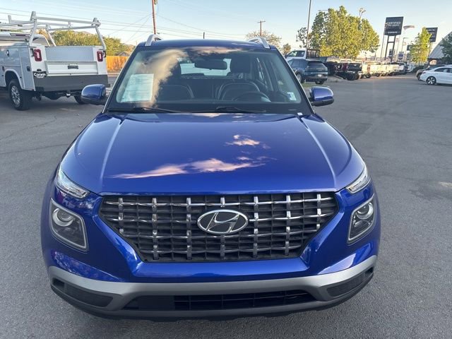Used 2023 Hyundai Venue Limited w/ Cargo Package FWD image 3