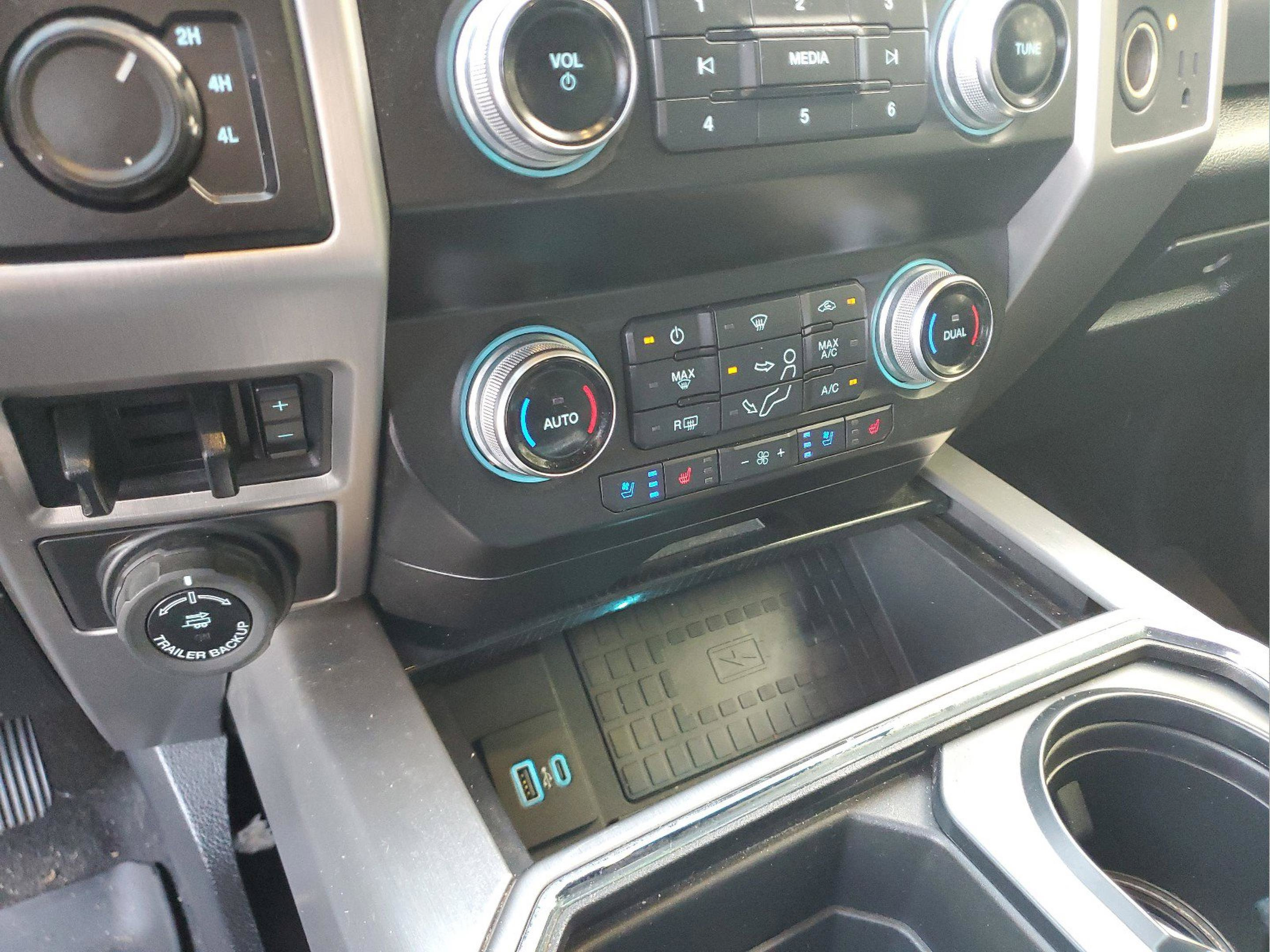 Used 2021 Ford F350 Platinum w/ Tremor Off-Road Package AWD/4WD image 19