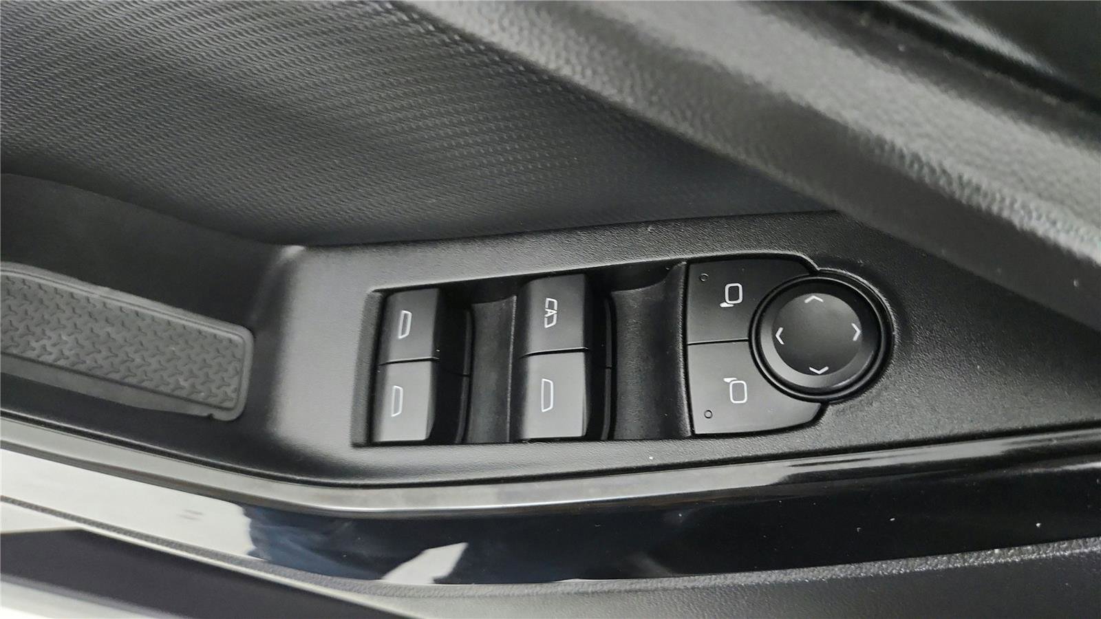 Used 2025 Chevrolet Equinox LT AWD/4WD image 10