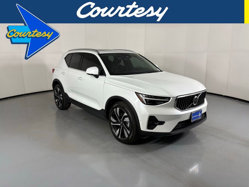 Used 2023 Volvo XC40 B5 Ultimate w/ Protection Package Premier image 1