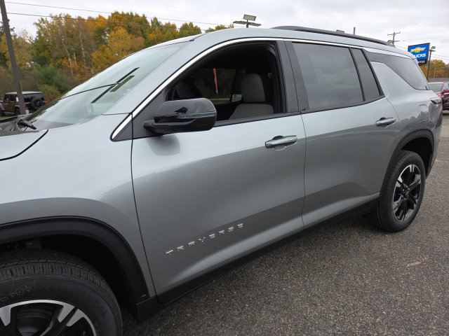 New 2027 Chevrolet Traverse LT w/ LPO, Floor Liner Package AWD/4WD image 14