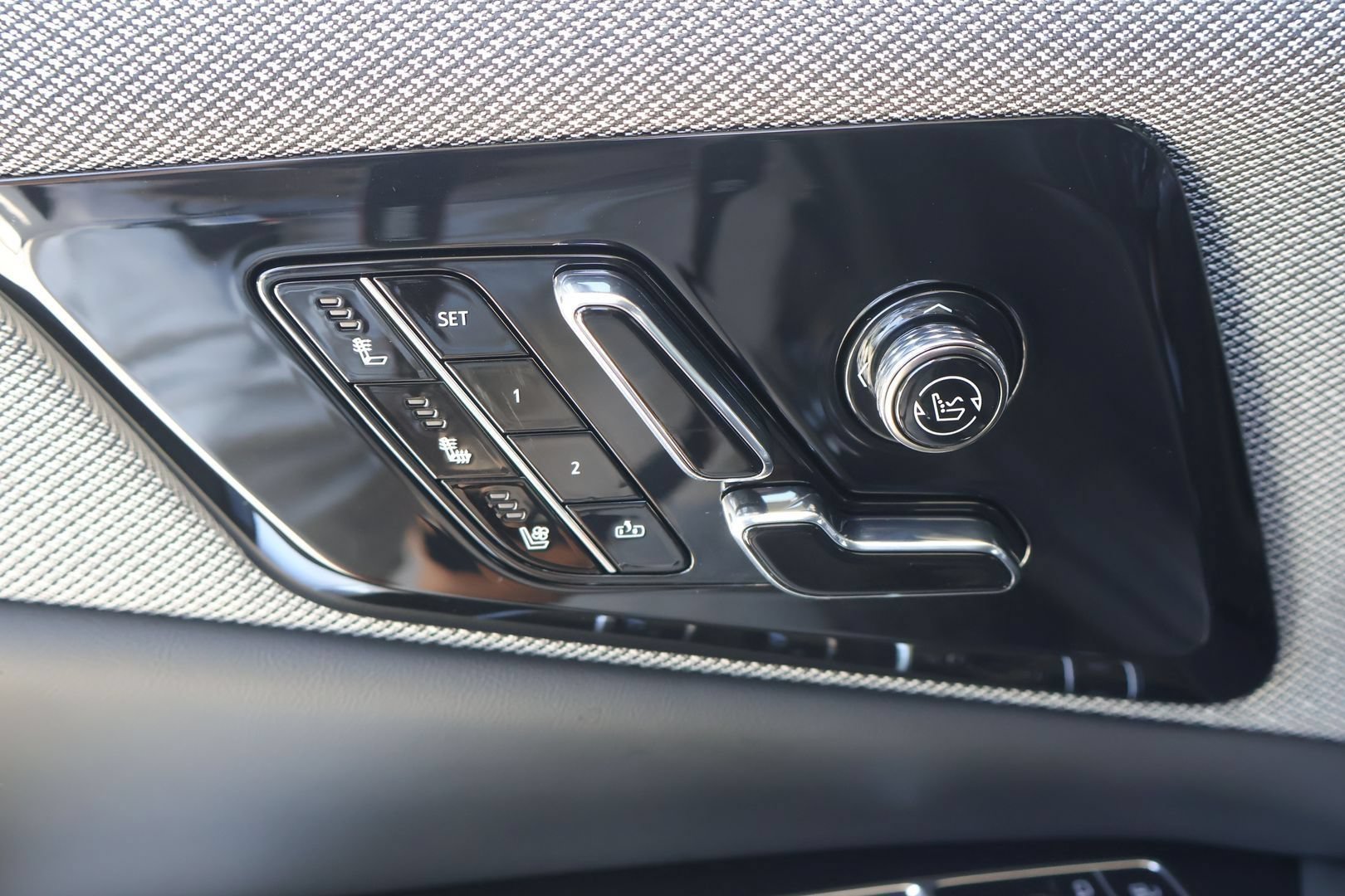 New 2026 Cadillac Optiq Luxury 2 RWD image 12