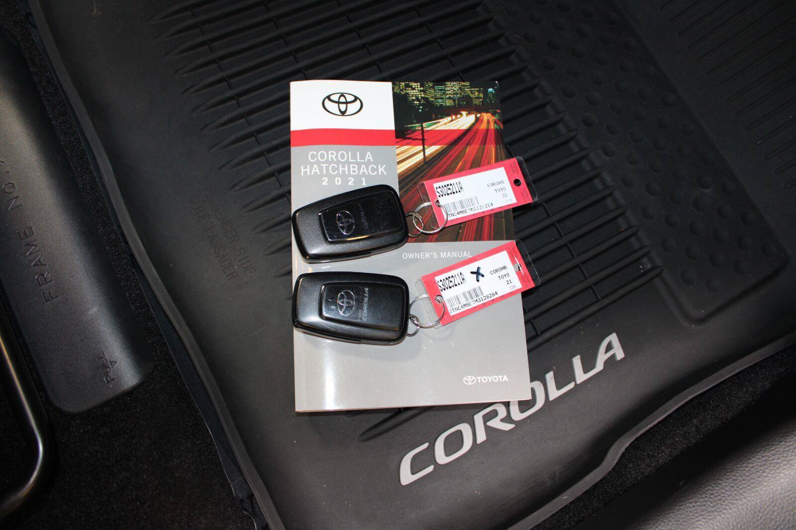 Used 2021 Toyota Corolla XSE FWD image 31