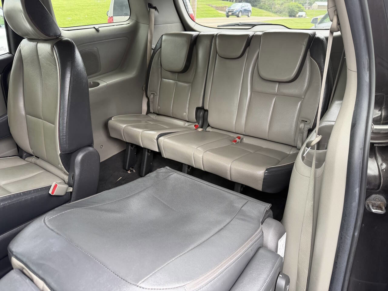 Used 2017 Kia Sedona LX w/ LX Essentials Premium Package FWD image 13
