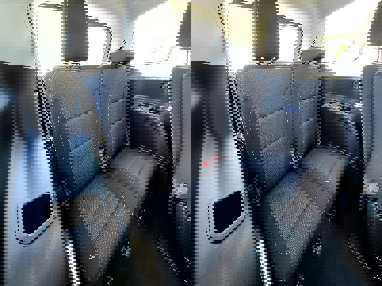 Used 2022 GMC Acadia SLE image 16