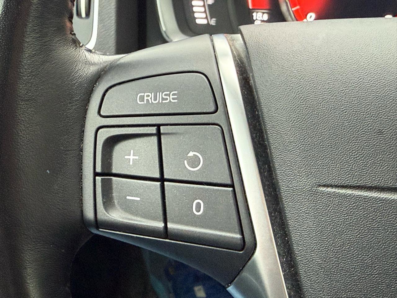 Used 2018 Volvo V60 T5 Cross Country w/ Convenience Package image 29