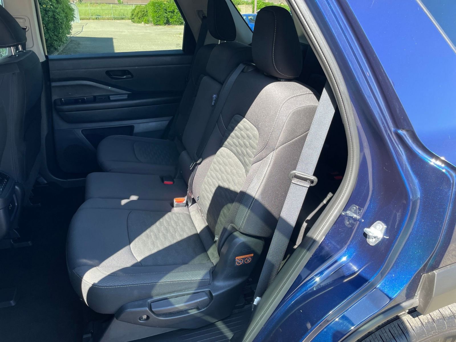 Used 2025 Nissan Pathfinder SV image 40