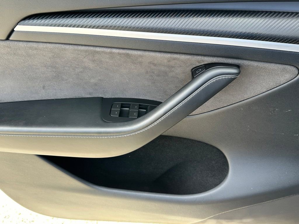 Used 2024 Tesla Model Y Long Range AWD/4WD image 11