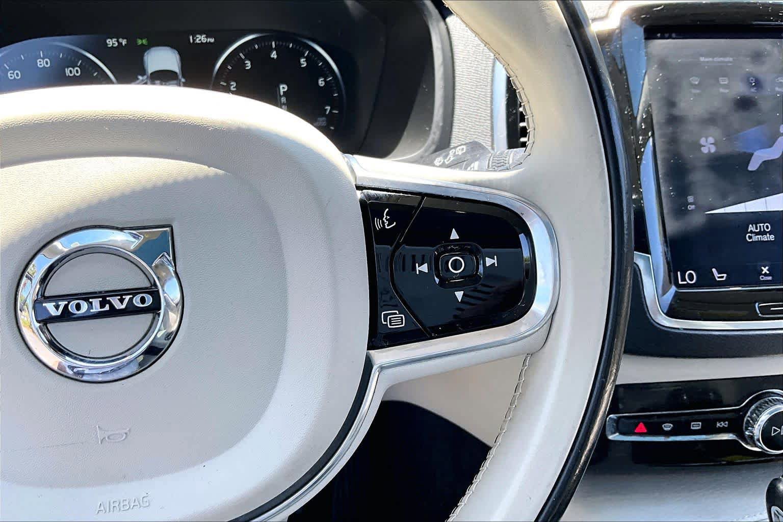 Used 2018 Volvo XC90 T5 Momentum w/ Convenience Package FWD image 25