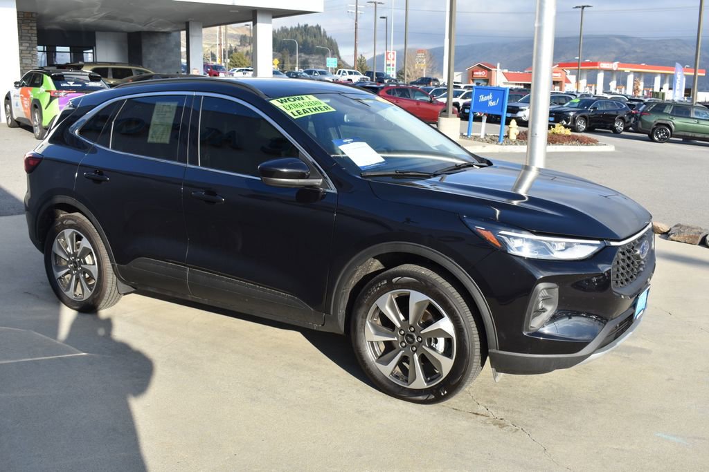 Used 2025 Ford Escape Platinum image 6