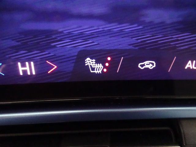 Used 2025 Chevrolet Equinox EV LT image 11