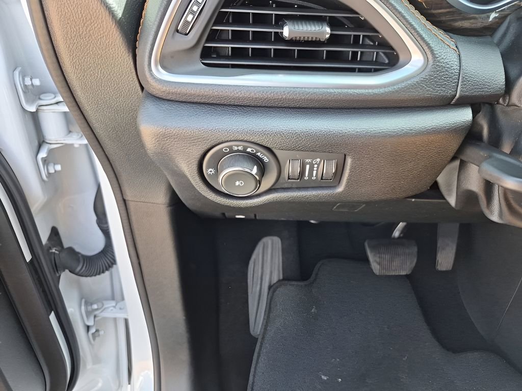 Used 2023 Chrysler Pacifica Pinnacle image 33