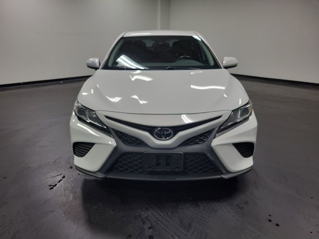 Used 2019 Toyota Camry SE image 2