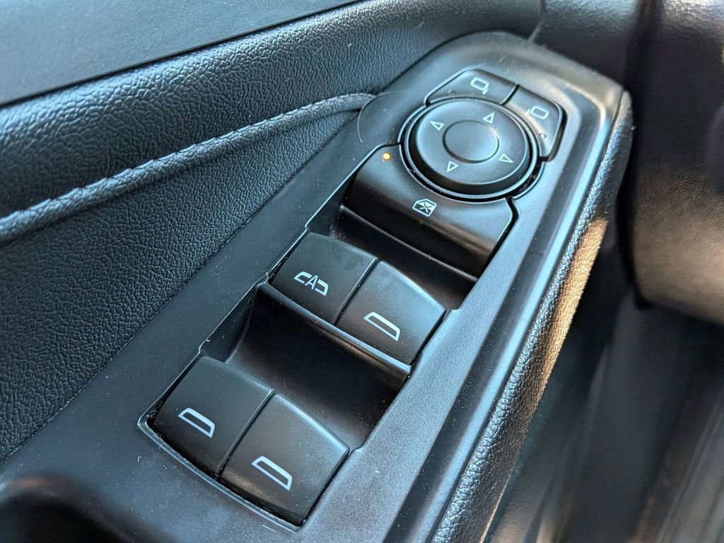 Used 2022 Chevrolet Traverse LT image 25