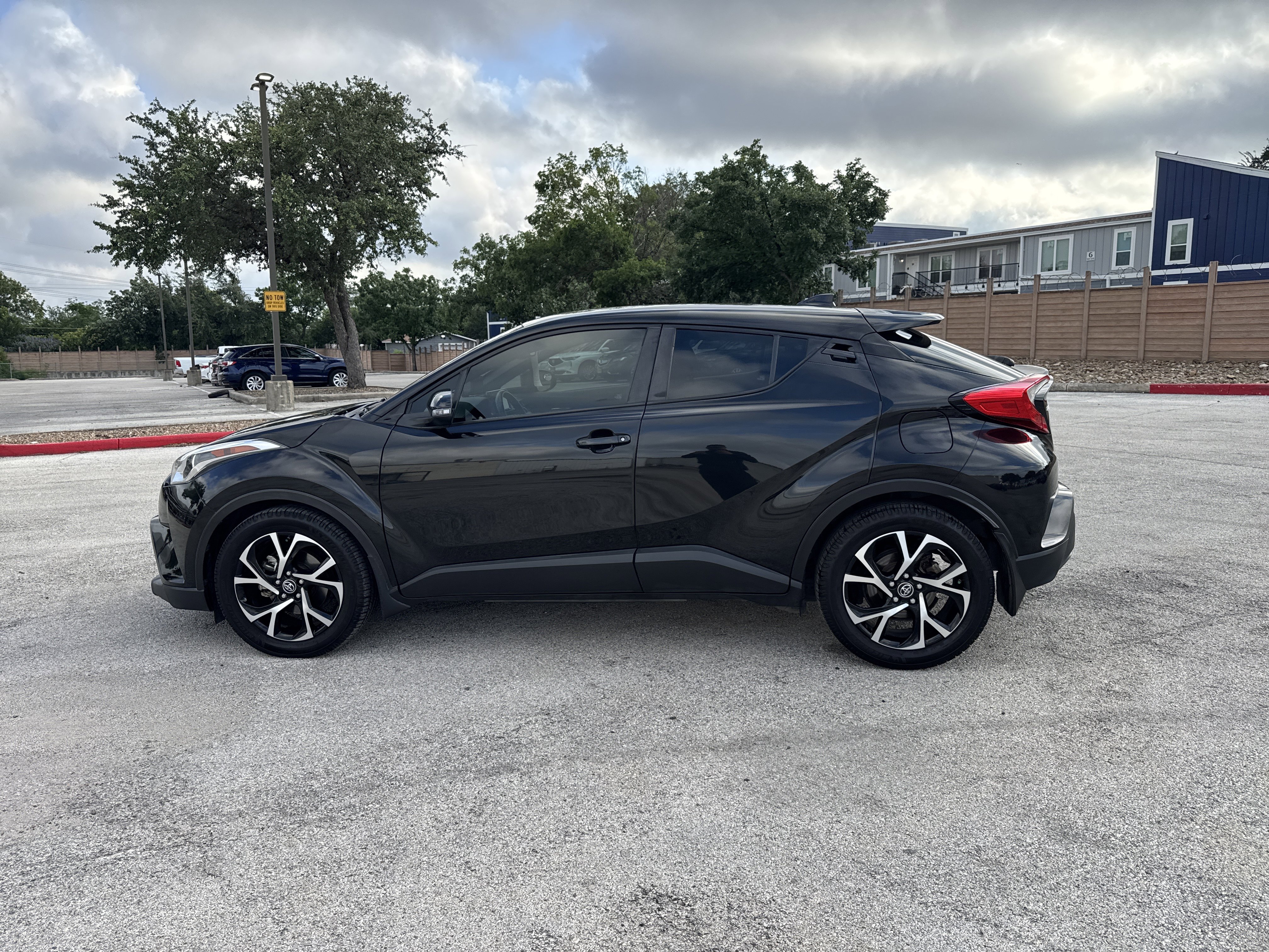 Used 2018 Toyota C-HR XLE FWD image 7