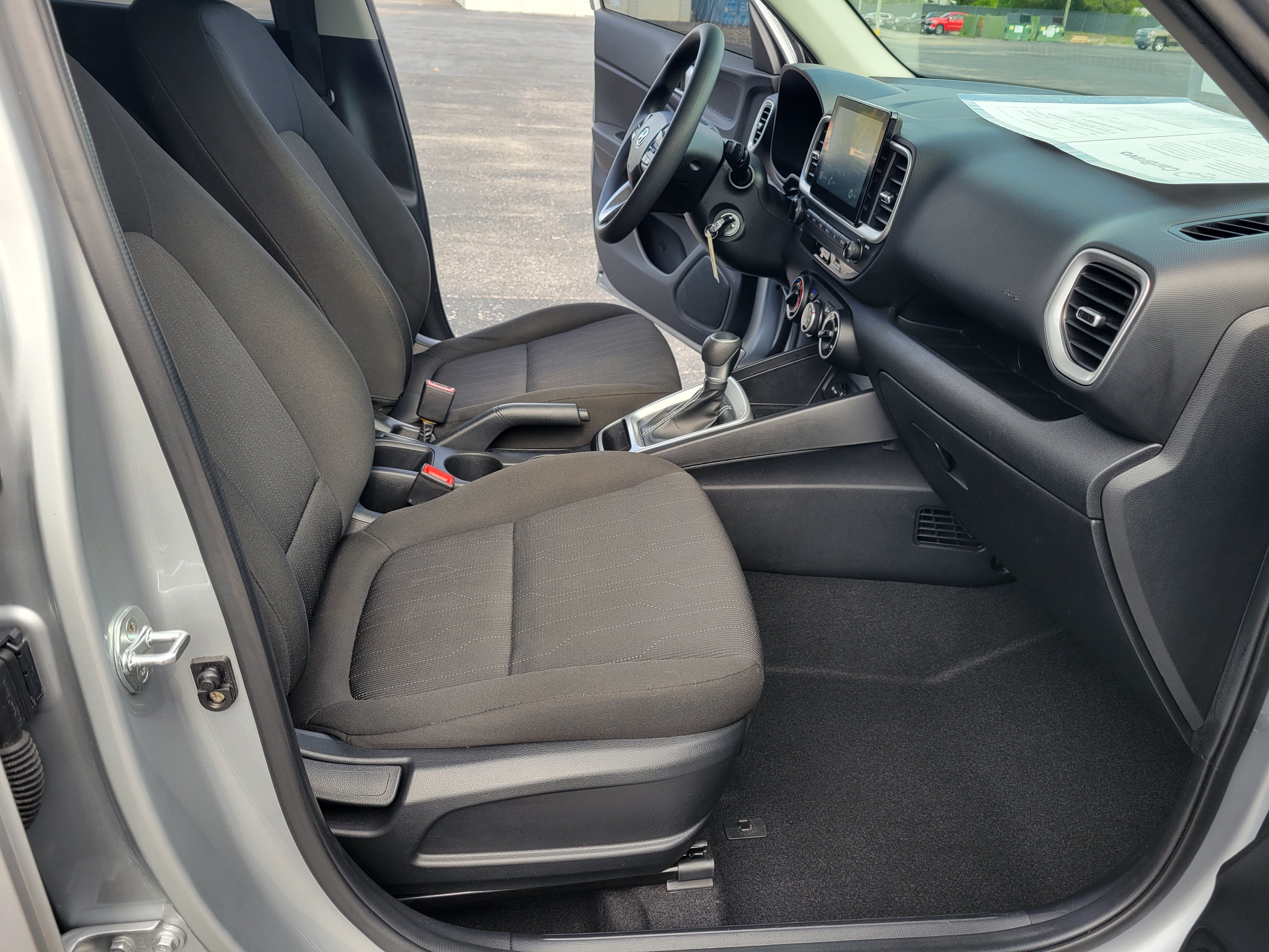 Used 2021 Hyundai Venue SE FWD image 27
