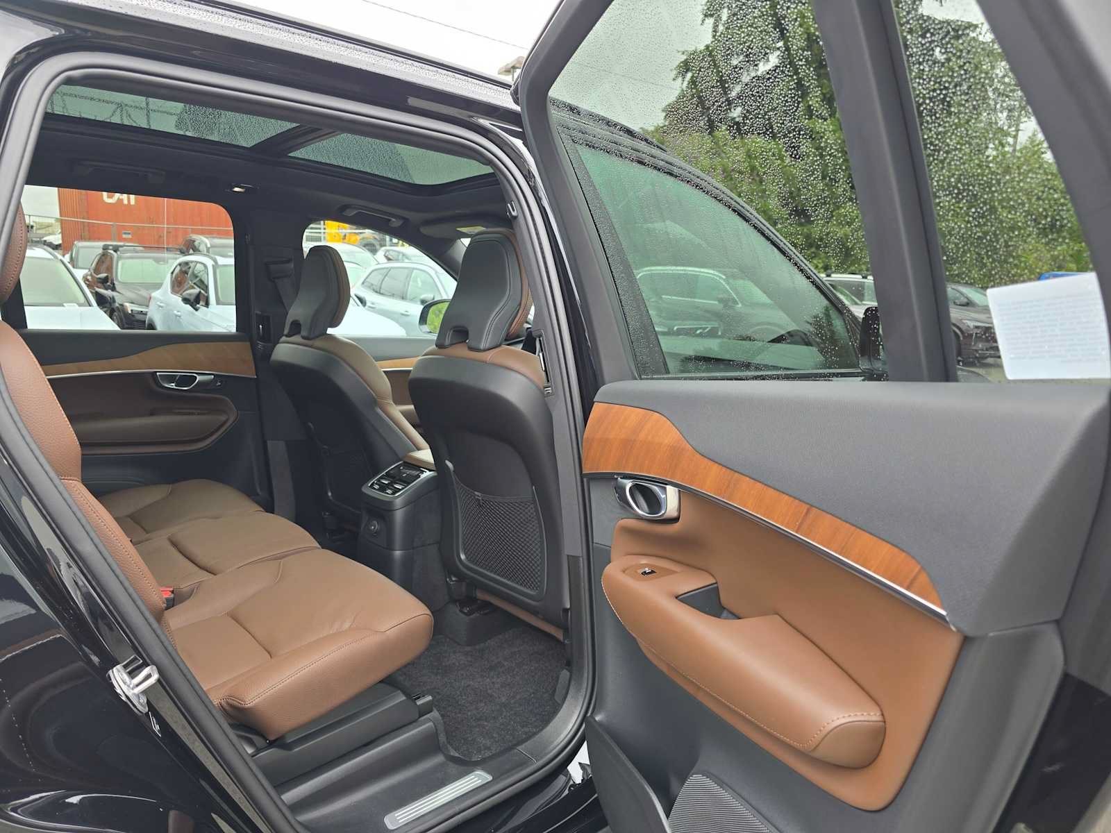 Certified 2023 Volvo XC90 T8 Plus AWD/4WD image 14