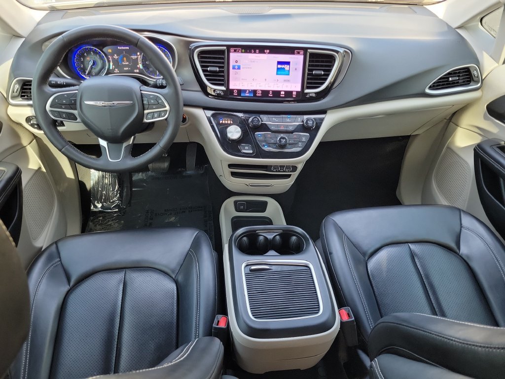 Used 2023 Chrysler Pacifica Touring-L FWD image 18