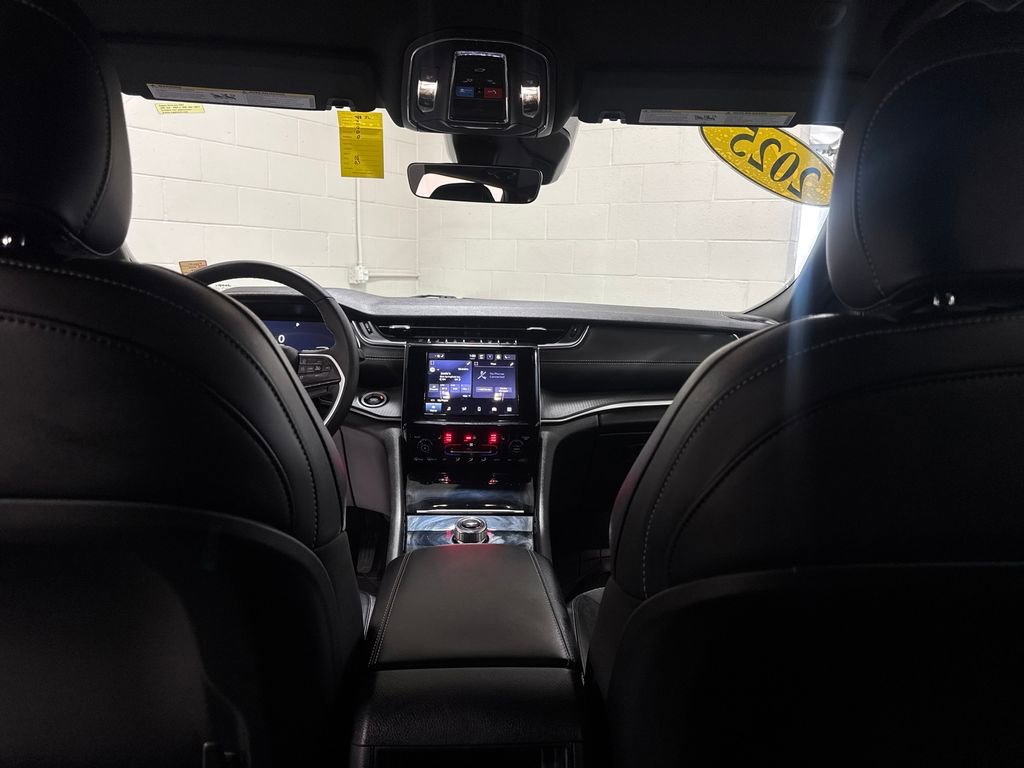 Used 2025 Jeep Grand Cherokee Altitude image 34