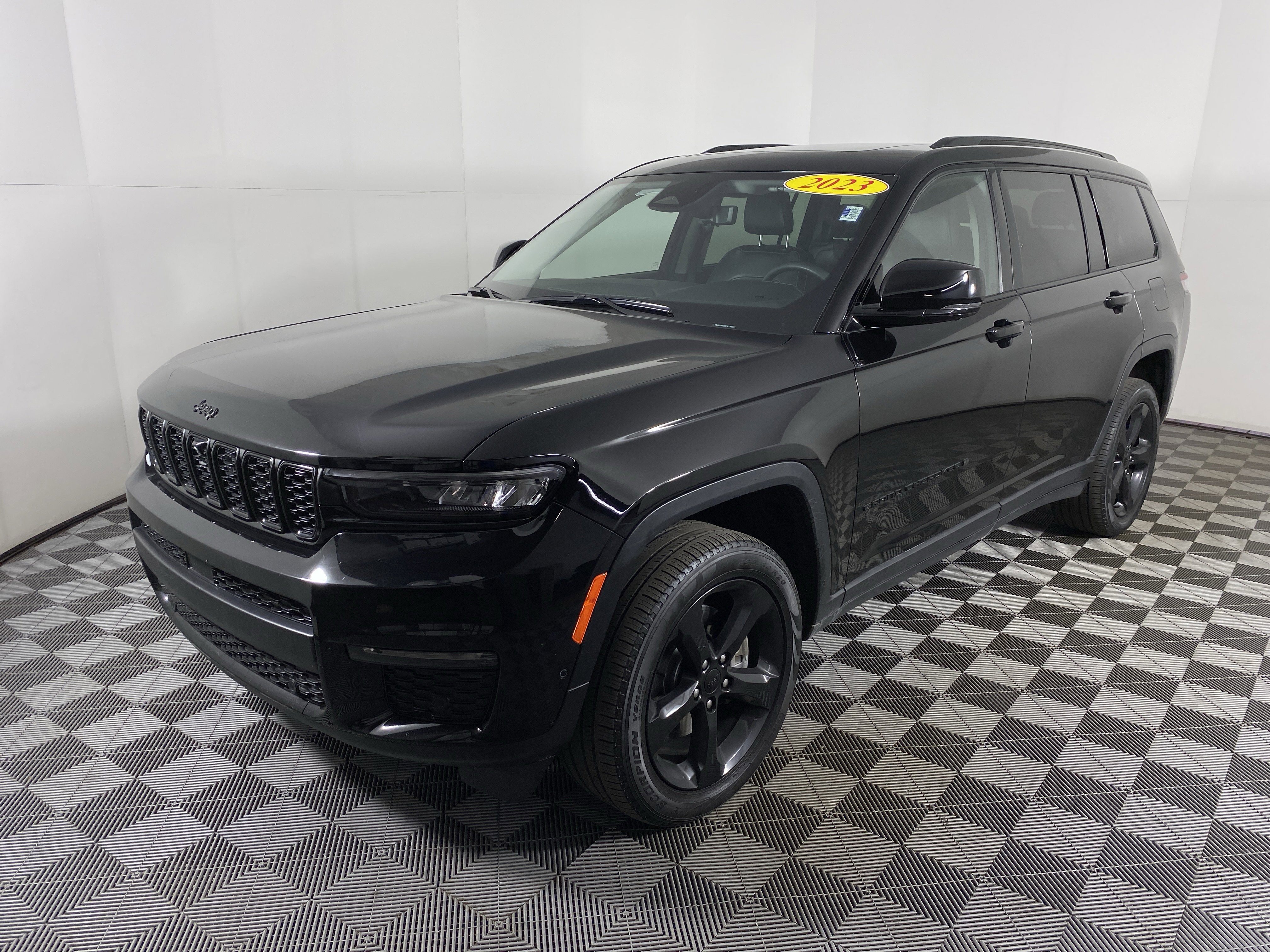 Used 2023 Jeep Grand Cherokee L Limited w/ Luxury Tech Group II image 10