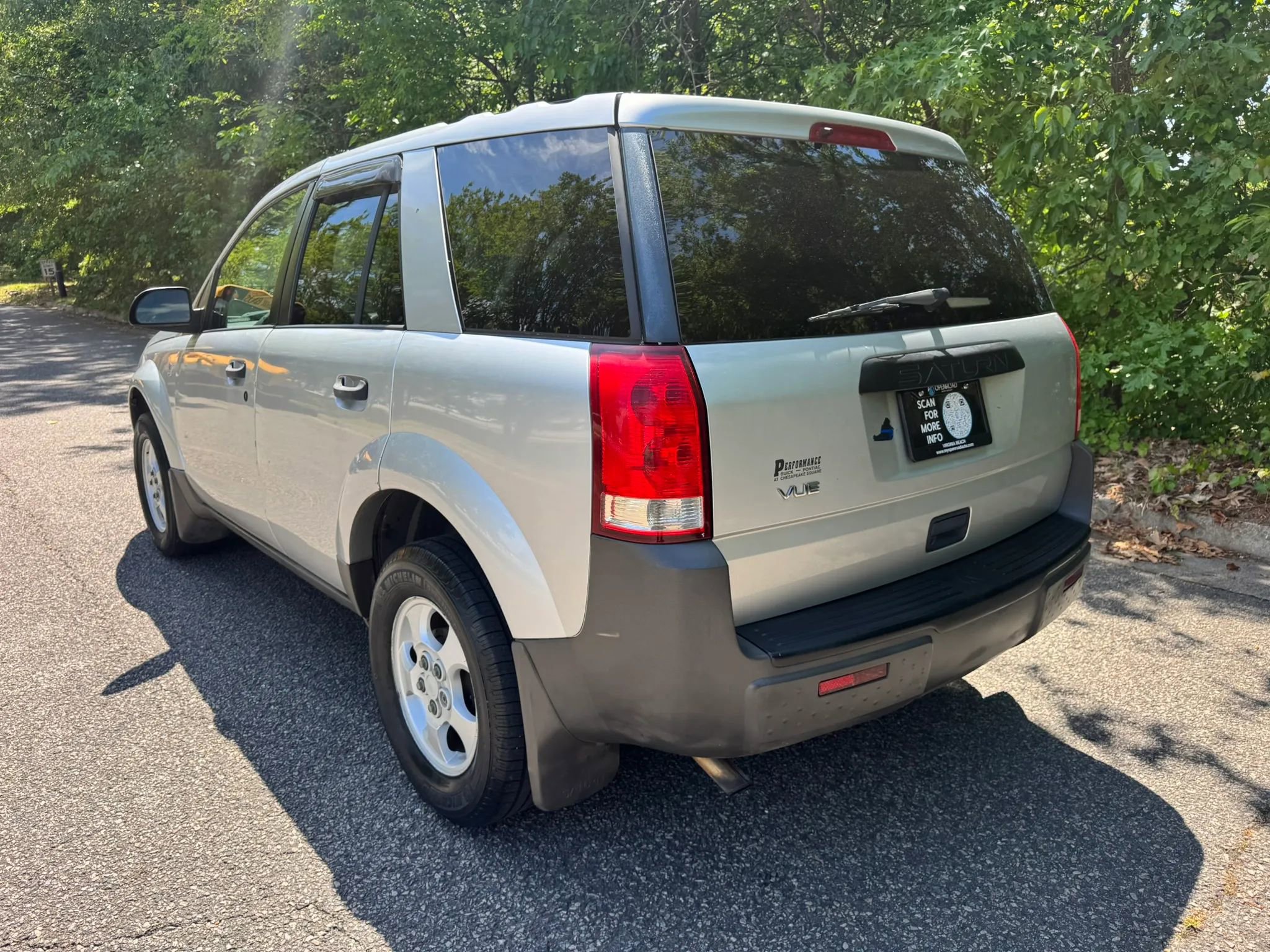 Used 2004 Saturn Vue 2WD w/ PWR Pkg image 3