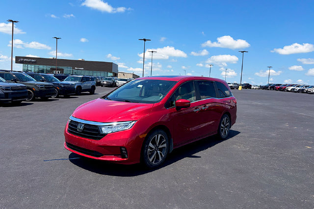 Used 2024 Honda Odyssey Touring image 3