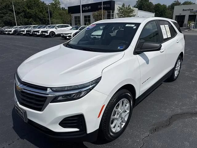 Used 2023 Chevrolet Equinox LS w/ LS Convenience Package AWD/4WD image 3