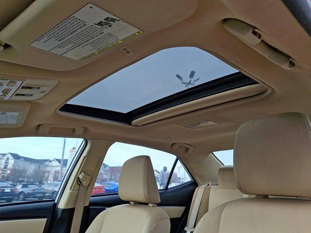 Used 2018 Toyota Corolla LE w/ LE Premium Package w/Moonroof image 18