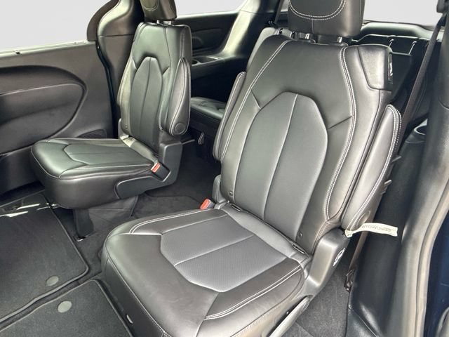 Used 2025 Chrysler Pacifica Select AWD/4WD image 17
