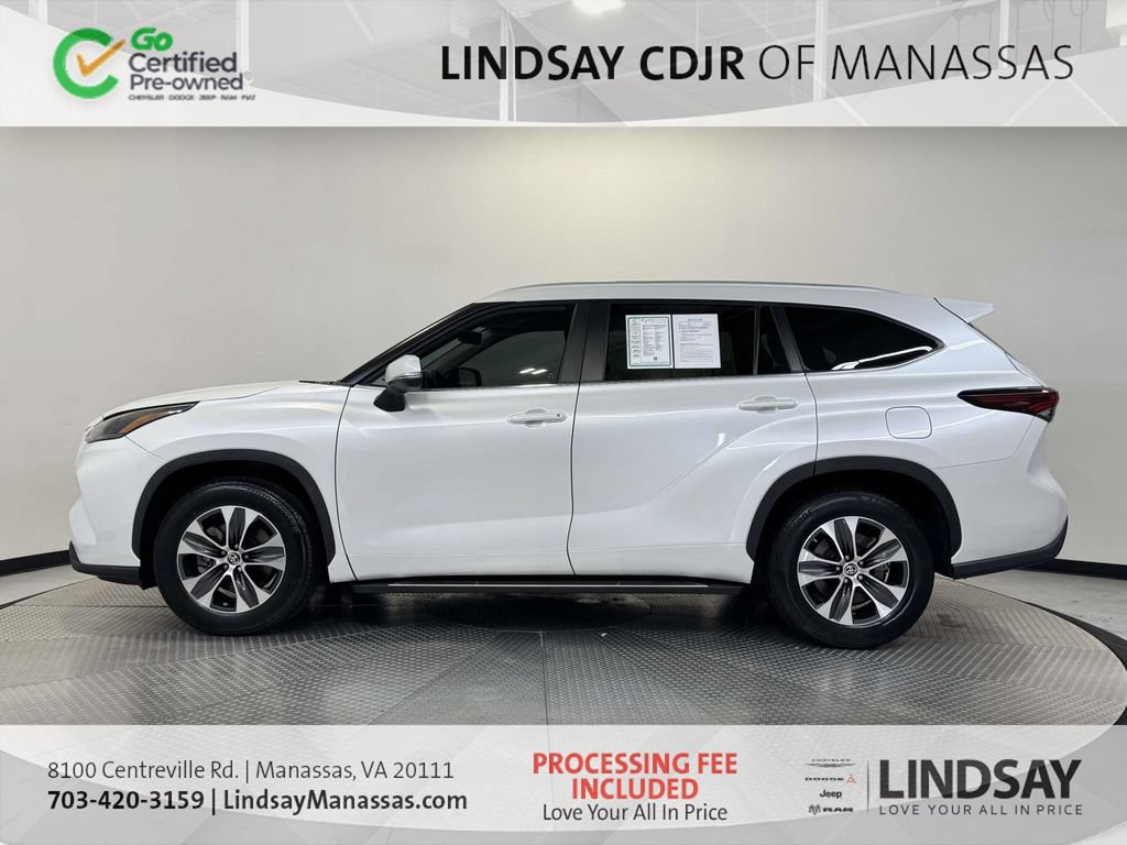 Used 2024 Toyota Highlander XLE FWD image 5