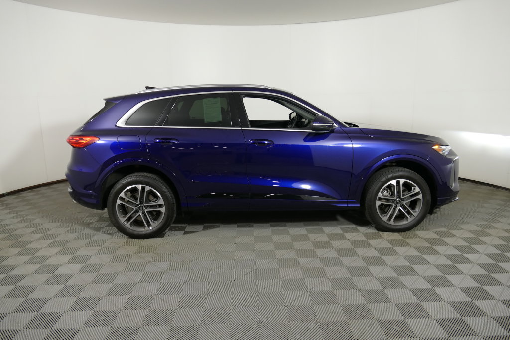 Certified 2025 Audi Q5 Premium w/ Convenience Package AWD/4WD image 2