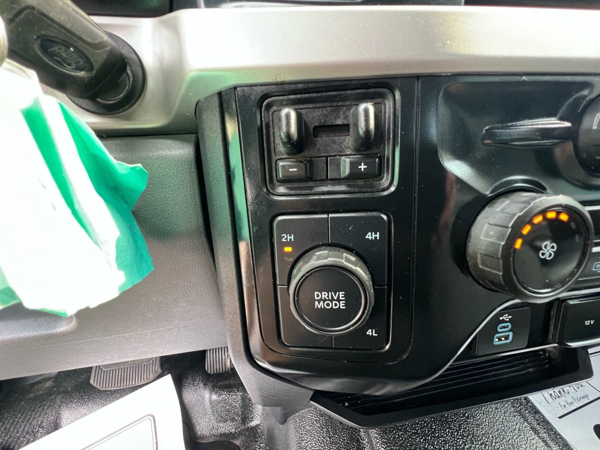 Used 2023 Ford F250 XL w/ 360-Degree Camera Package AWD/4WD image 23