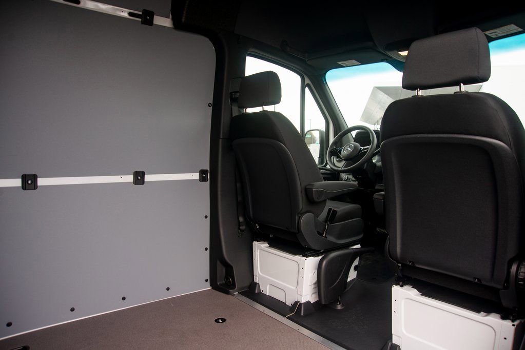 Used 2025 Mercedes-Benz Sprinter 2500 image 37
