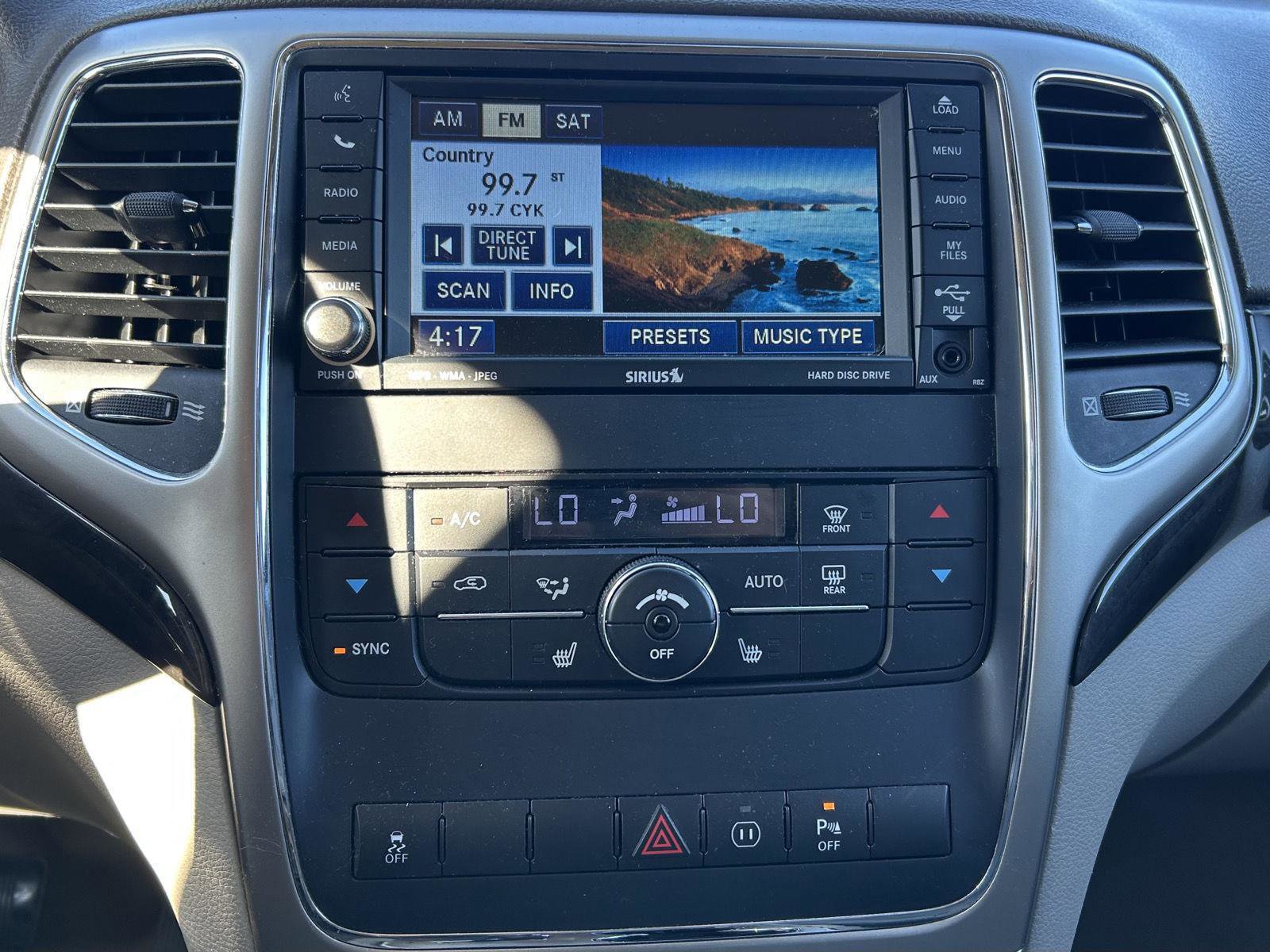 Used 2011 Jeep Grand Cherokee Laredo image 12