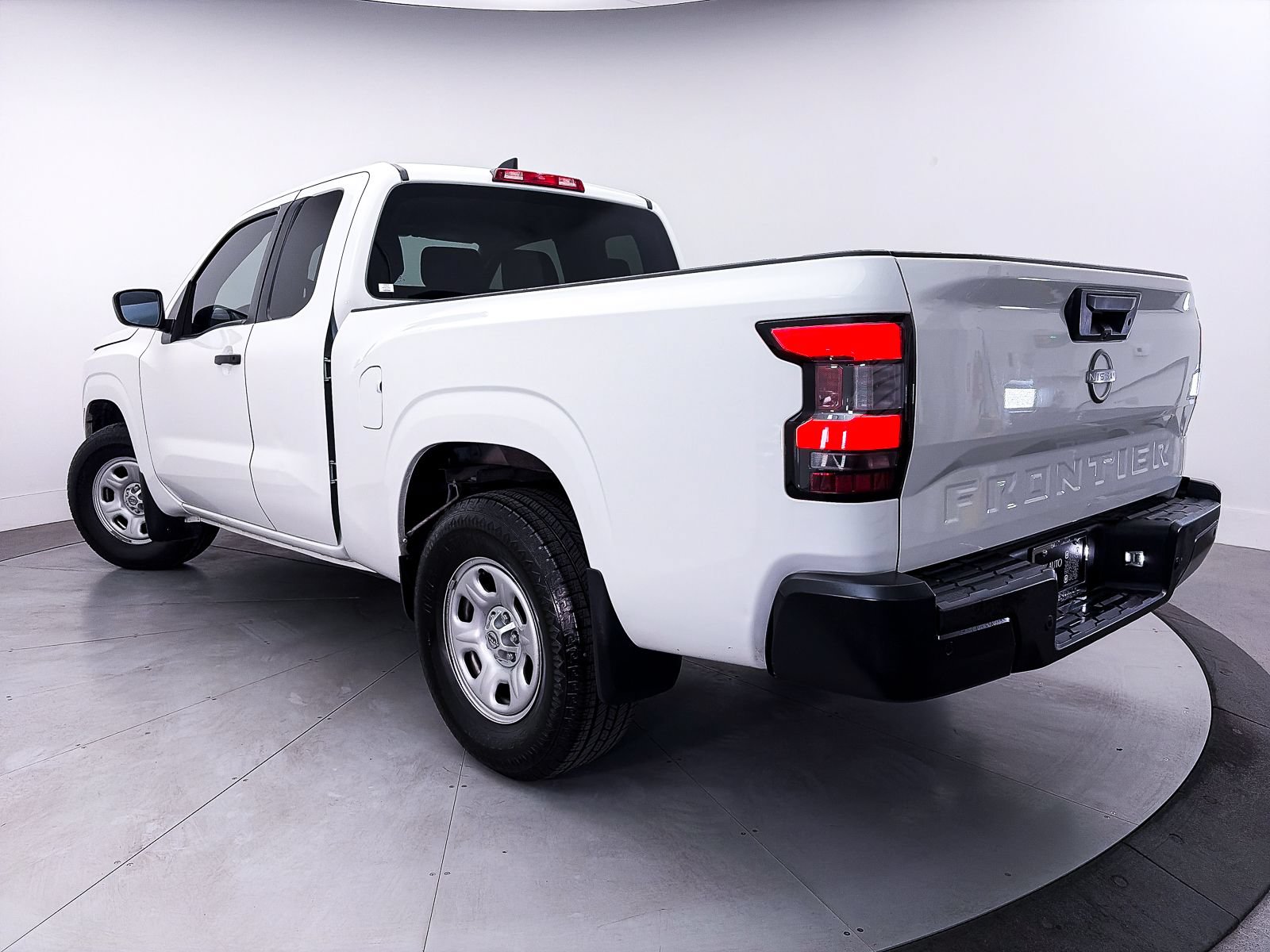 Used 2022 Nissan Frontier S w/ Technology Package RWD image 2