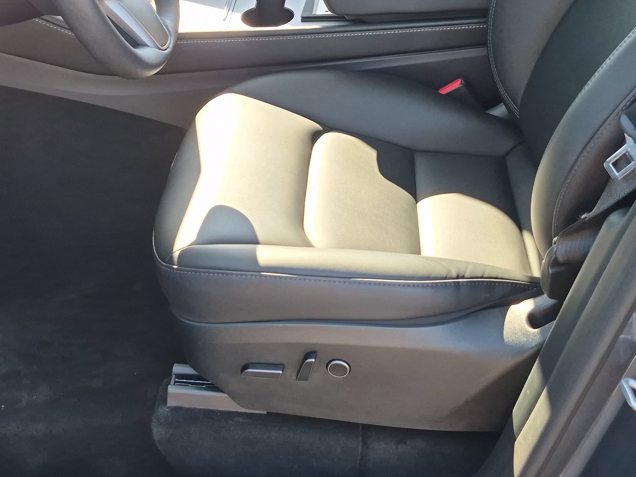 Used 2023 Tesla Model Y Long Range AWD/4WD image 14