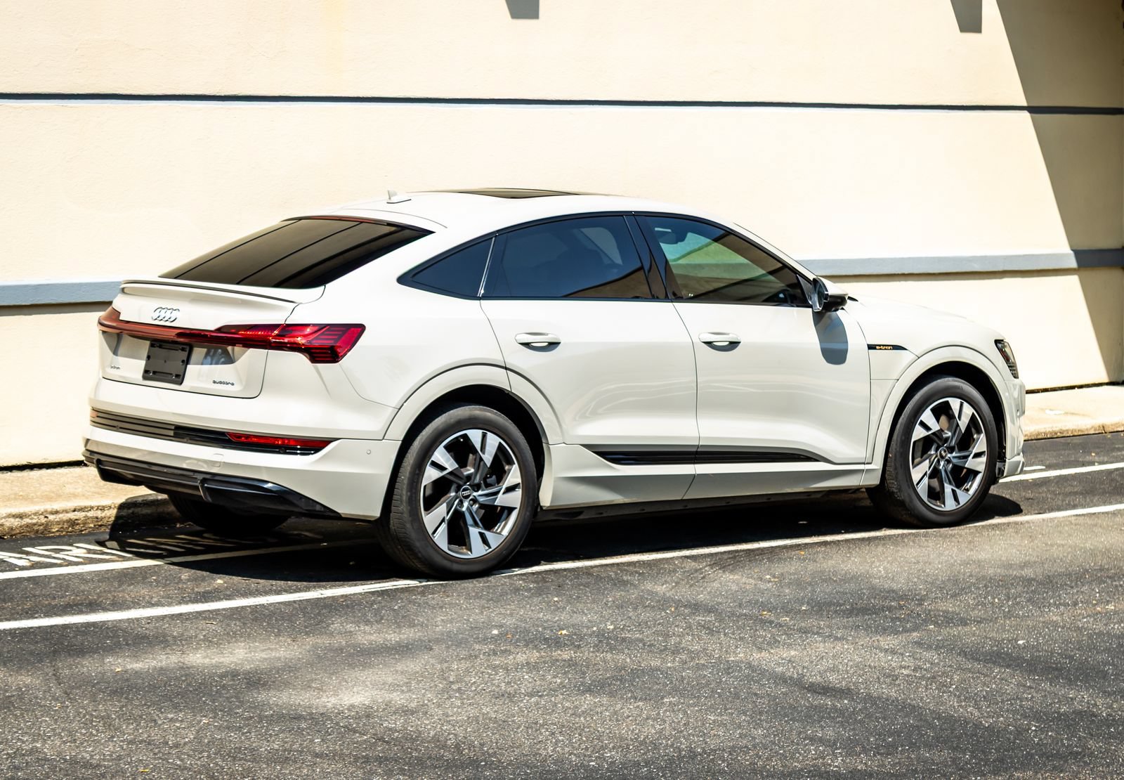 Used 2022 Audi e-tron Premium AWD/4WD image 8