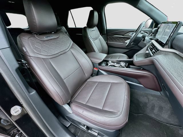 Used 2026 Ford Explorer Platinum w/ LUX Leather Package AWD/4WD image 32