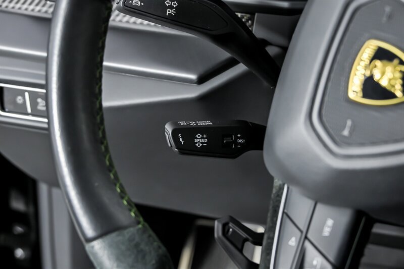 Used 2022 Lamborghini Urus AWD/4WD image 33