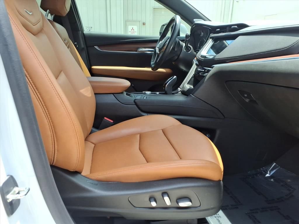 Certified 2024 Cadillac XT5 Premium Luxury FWD image 9