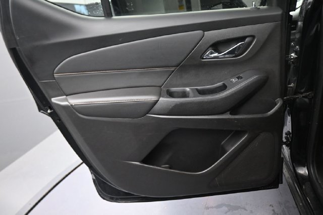Used 2021 Chevrolet Traverse LT FWD image 27