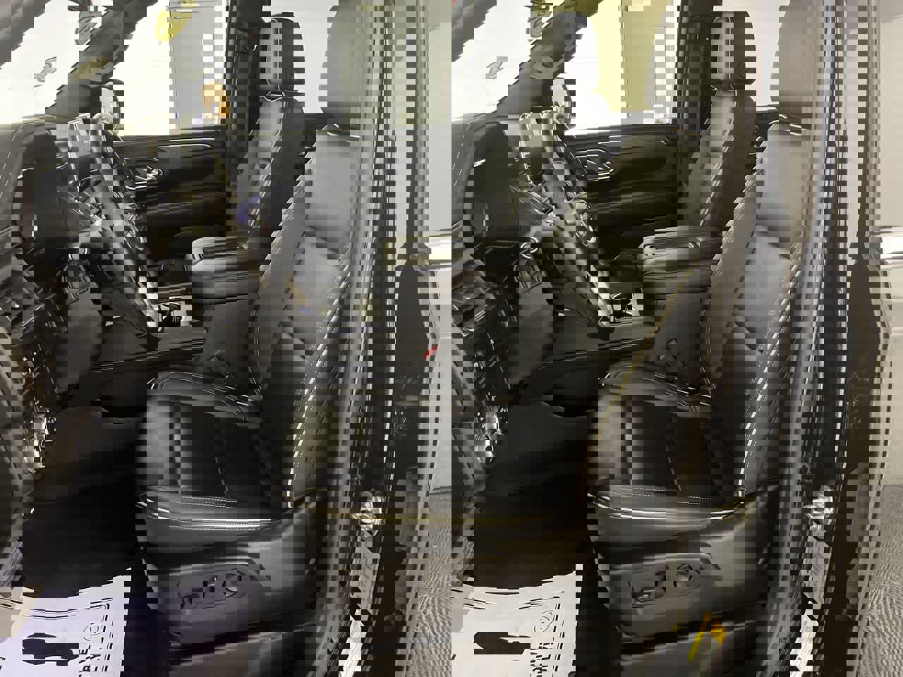 Used 2024 GMC Yukon XL SLT image 15