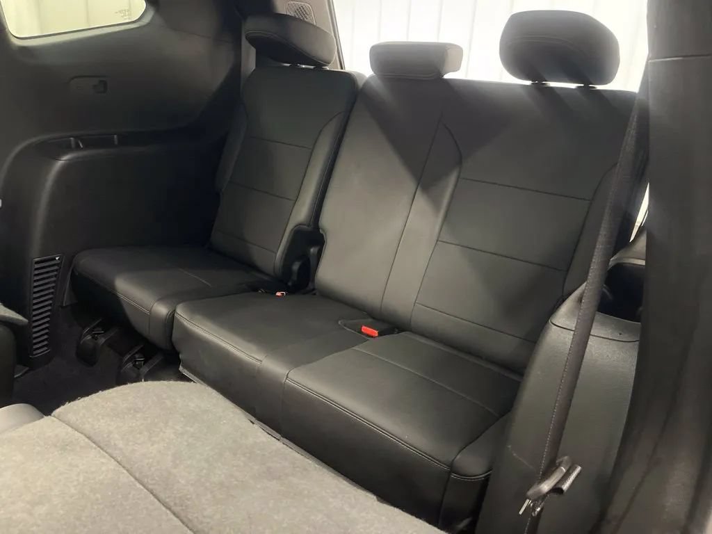 Used 2025 Buick Enclave Preferred AWD/4WD image 16