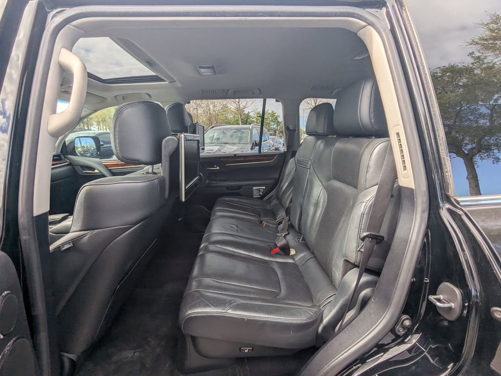 Used 2017 Lexus LX 570 4WD w/ Luxury Package image 13