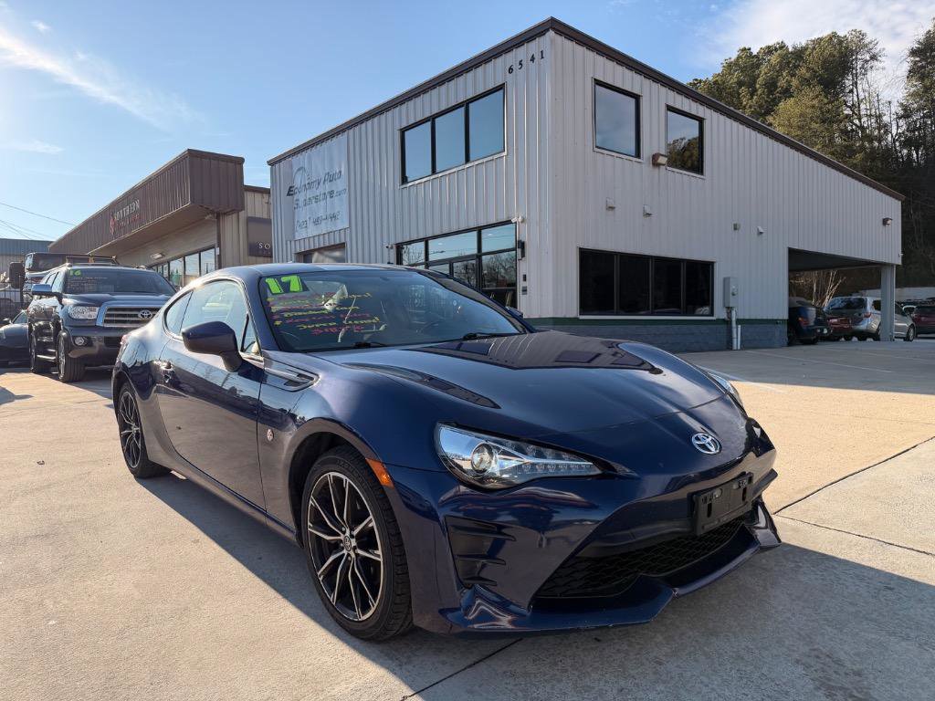 Used 2017 Toyota 86 image 1