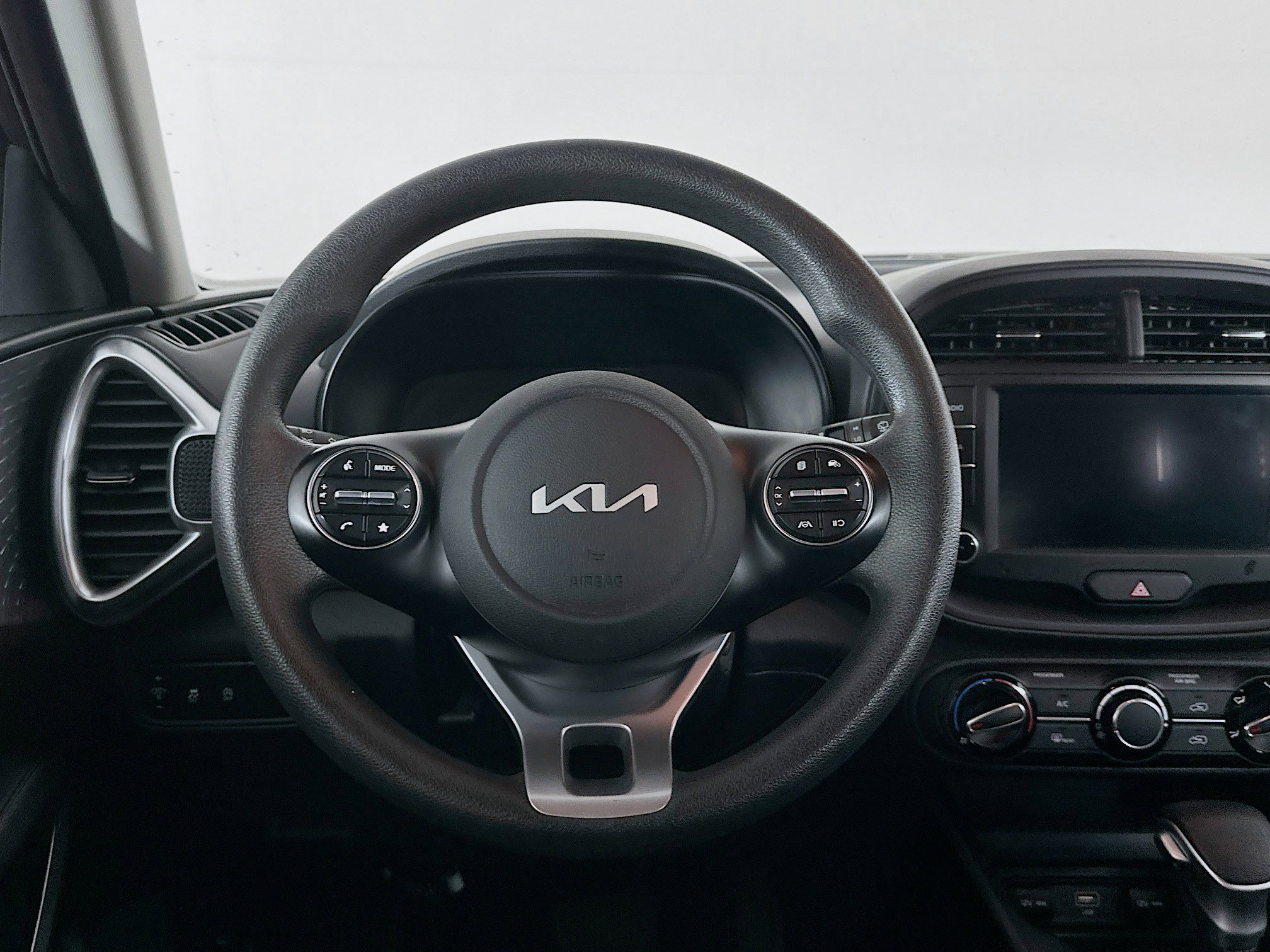 Used 2025 Kia Soul LX w/ LX Technology Package image 18