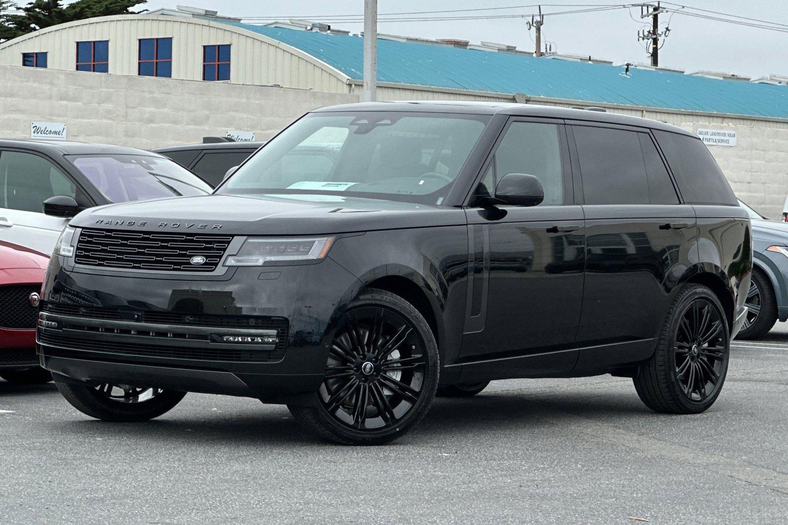 New 2025 Land Rover Range Rover Long Wheelbase SE